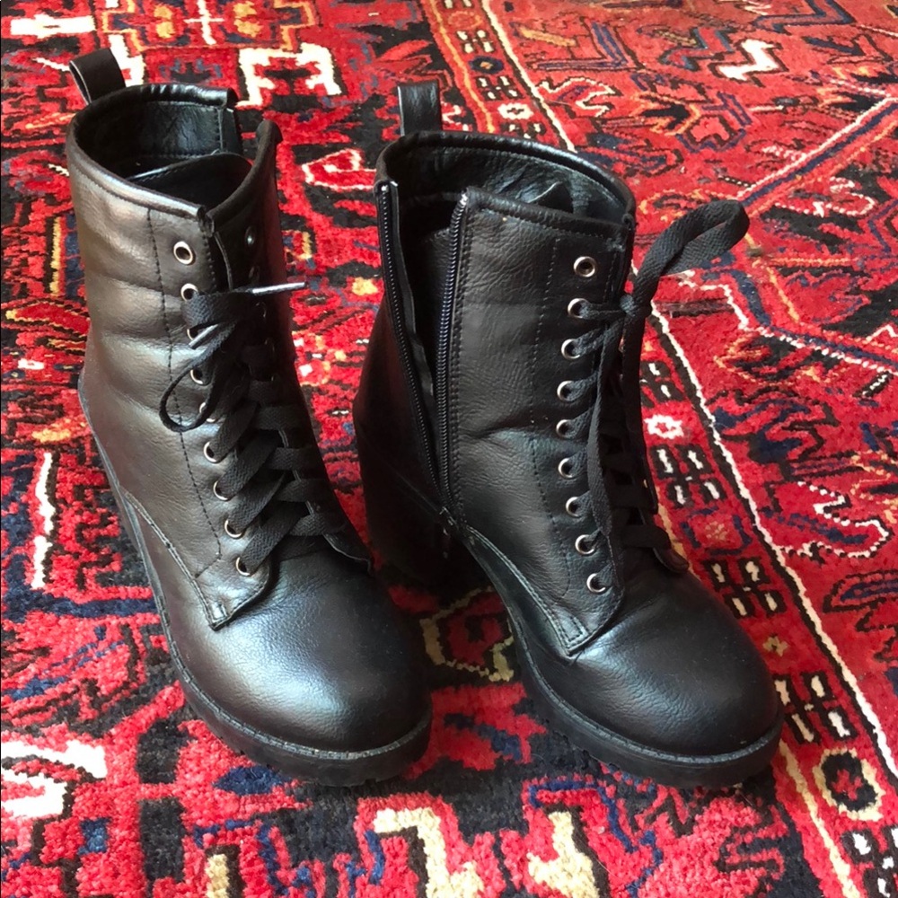 Zigi Soho Black Leather Ankle Booties with Chunky Sole